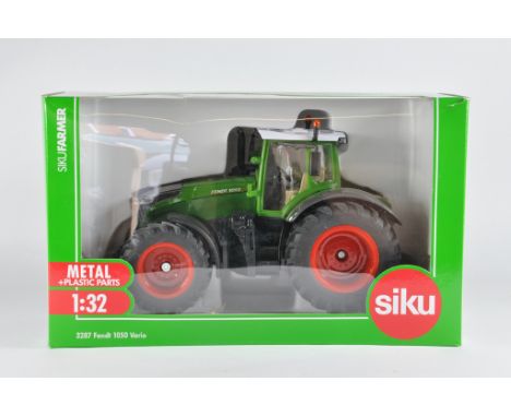 Siku 1/32 Fendt 1050 Tractor. M in Box.