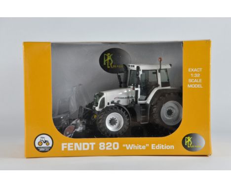Universal Hobbies 1/32 Fendt 820 White Edition Tractor. Ex Display. VG to E in Opened box.