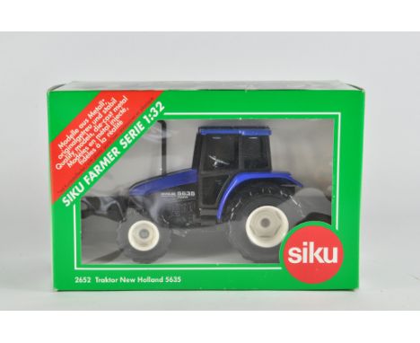 Siku 1/32 New holland 5635 Tractor. M in Box.