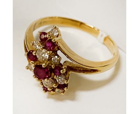 18CT GOLD DIAMOND &amp; RUBY RING SIZE M/N 3.7 GRAMS APPROX