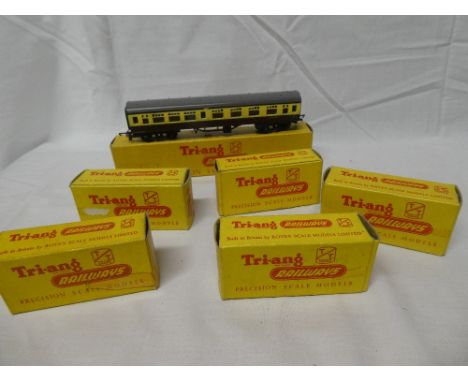 Tri-ang TT scale - boxed Western Region coach and five boxed goods wagons 