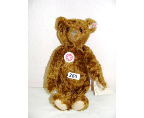 A Steiff 1904 Button in Ear Bear #038938 unboxed. CONDITION REPORT: Good condition.