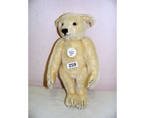 A Steiff 406898 replica 1922 Teddy Bear limited edition, unboxed. CONDITION REPORT: Good condition.