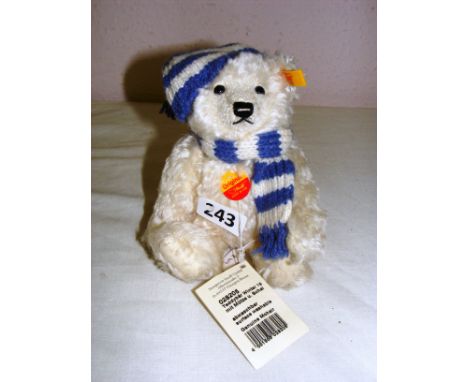 A Steiff Vintage Winter Teddy Bear #028205. CONDITION REPORT: Good condition. 