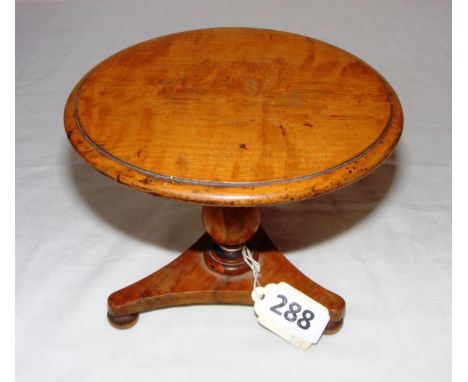 A lovely Georgian walnut miniature apprentice piece in the form of a tilt top table standing on tripod feet, it measures 5" t