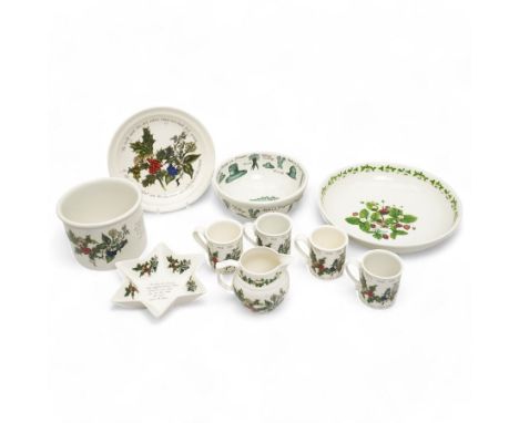 Portmeirion Holly and Ivy pattern table wares, to include star-shaped dish, four mugs, milk jug, plate and large pot, togethe