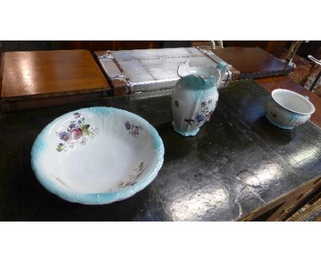 A porcelain toilet set comprising water jug, basin and wash bowl 