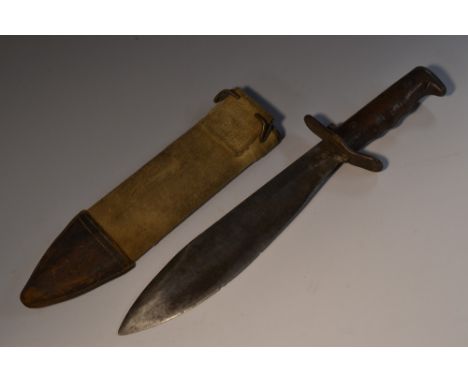 A World War I American 1917 pattern smatchet bolo knife, 25.5cm blade with SA ordnance mark, to verso US 40647, two-piece woo