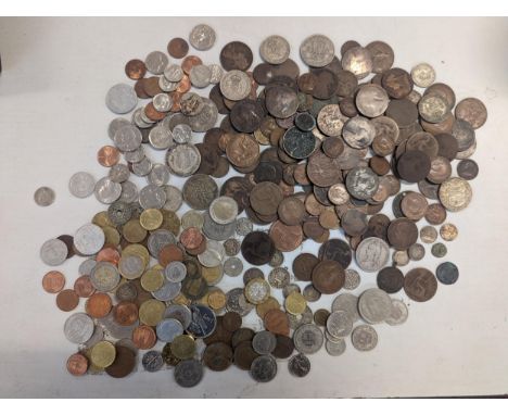 A mixed group of mostly British coinage to include late 19th century and later silver coinage, pennies, and others, together 