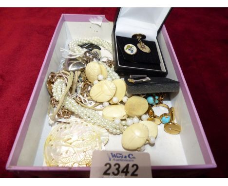 A small quantity of costume jewellery to include: mother of pearl pendants, cufflinks, dress rings, scarab bracelet, etc.