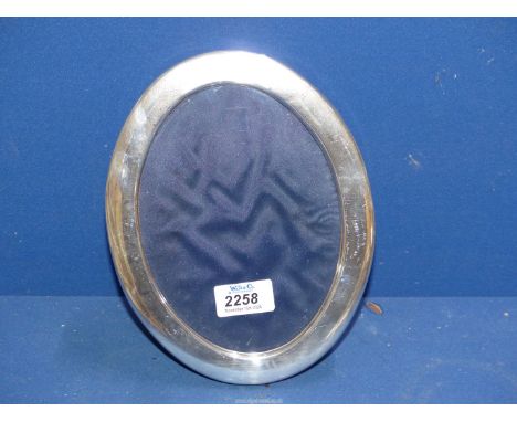 A Silver oval easel photograph Frame, Sheffield 1985, maker Francis Howard, 9" long.