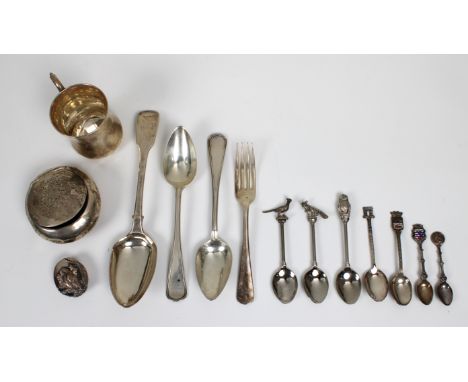 A collection of silver smalls To include a pebble form snuff box by John Rose, Birmingham, 1901 (dented); small silver christ