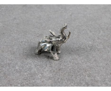 &nbsp;trunk raised in the air, stamped 'STERLING', approx 4cm high, total gross weight approx 28.6 grams / 0.92 ozt.&nbsp;*Go