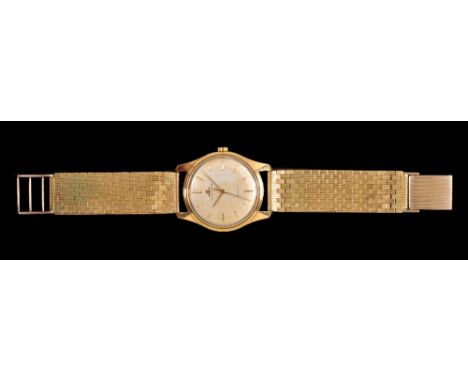 A Gentleman's Jaeger Le Coultre Automatic Wristwatch, the champagne dial with sweep seconds hand and hourly baton markers in 