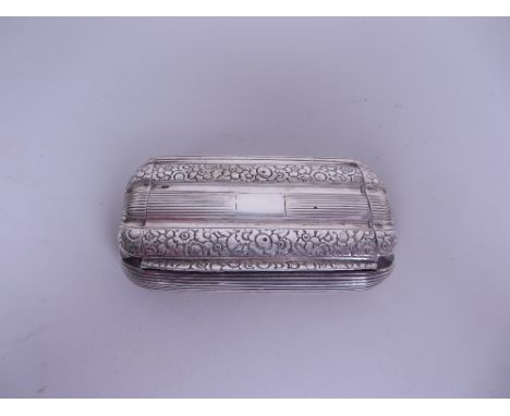 A George IV silver Snuff Box with ribbed and floral friezes, London 1824, maker: T.E.