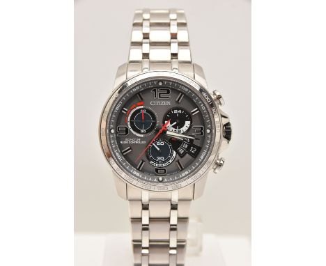 A GENTS BOXED 'CITIZEN ECO-DRIVE RADIO CONTROLLED' WRISTWATCH, stainless steel, chronograph dial, signed 'Citizen, Eco-Drive 