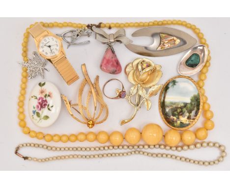 AN ASSORTMENT OF JEWELLERY, to include a yellow metal and carnelian ring, stamped 9ct gold, ring size P 1/2, approximate gros