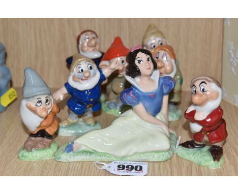 A WADE SET OF 'SNOW WHITE AND THE SEVEN DWARFS' FIGURES, height of tallest 9.5cm (8) (Condition Report: all appear ok, no obv
