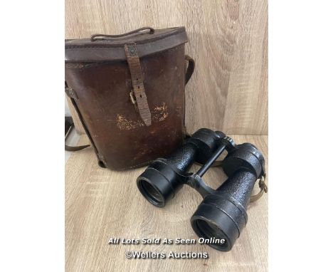 VINTAGE TIMBERS PRISMARIC BINOCULARS WITH CASE BINO PRISM NO.5 MK IV,  1940