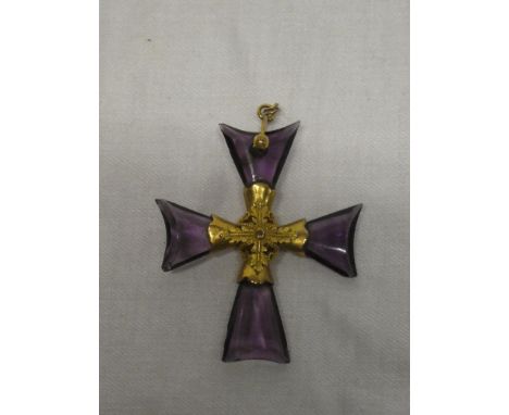 An unusual gold crucifix pendant mounted with amethyst arms, 2½" long (af)