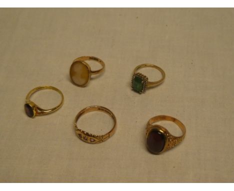 An 18ct gold dress ring set amethyst, 9ct gold dress ring set oval cameo panel and three other various dress rings (5)