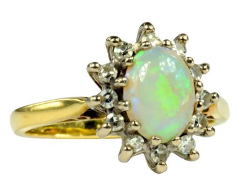 AN OPAL AND DIAMOND CLUSTER RING IN 18CT GOLD, 4G