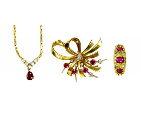 A RUBY AND DIAMOND SET TWO COLOUR GOLD BROOCH, A SIMILAR NECKLET MARKED 750 AND A RUBY AND DIAMOND RING IN 18CT GOLD, 20.2G