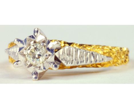 A DIAMOND SOLITAIRE RING IN 18CT GOLD, 3.2G