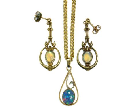 AN OPAL DOUBLET PENDANT AND GOLD NECKLACE, MARKED 750 AND A PAIR OF SIMILAR EARRINGS, 15G GROSS