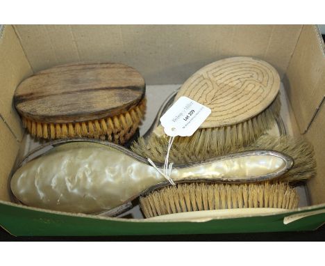 Silver and mother of pearl handled hand mirror, hair brush and clothes brush, dressing table brushes (qty)