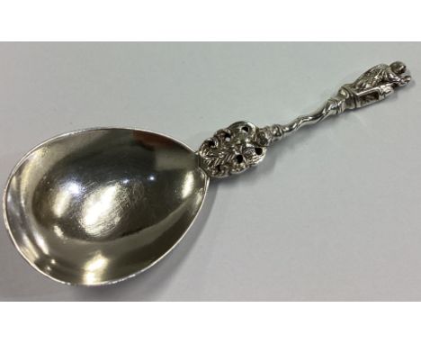 A good silver Apostle top caddy spoon with figural decoration. London. By HH. Approx. 17 grams.