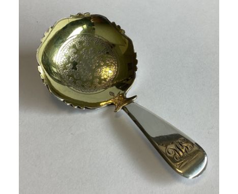 A large Georgian silver and silver gilt caddy spoon with bright-cut decoration. London 1812. By EF. Approx. 20 grams.