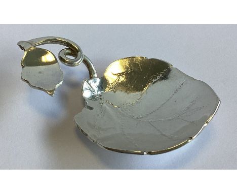 A large silver caddy spoon in the form of a Modernistic leaf. Birmingham 1966. Approx. 41 grams.