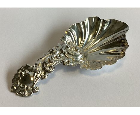 A good chased silver caddy spoon in the Victorian style. Sheffield 1923. By RM&EH. Approx. 13 grams.