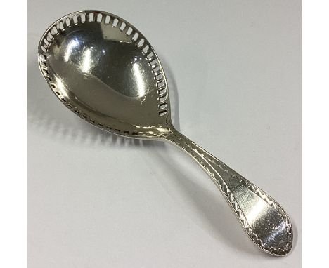 An attractive Edwardian silver caddy spoon with pierced bowl. Birmingham 1909. By LS. Approx. 14 grams.