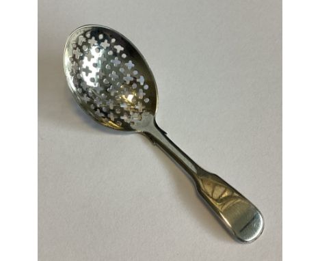 ANN BATEMAN: A Georgian silver fiddle pattern caddy spoon with pierced bowl. London 1829. Approx. 8 grams.