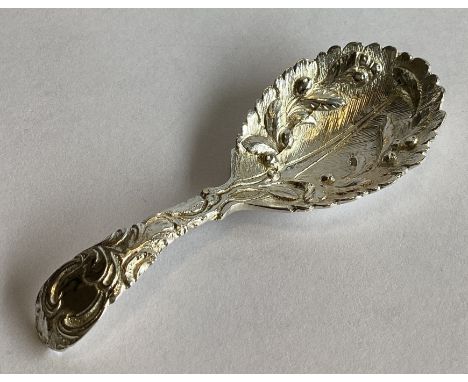 A heavy cast silver caddy spoon decorated with flowers and leaves. London. By SS Ltd. Approx. 16 grams.