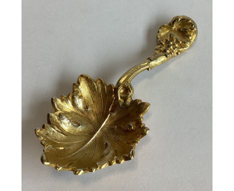 A fine quality Victorian silver gilt caddy spoon with leaf and vine decoration. London 1848. By EE. Approx. 13 grams.