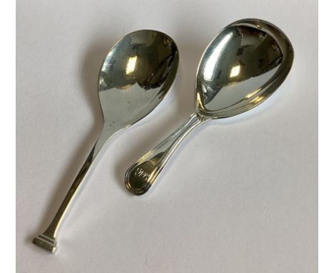A good Georgian silver OE thread caddy spoon. London. William Eley & William Fearn. Together with another similar example. Ap