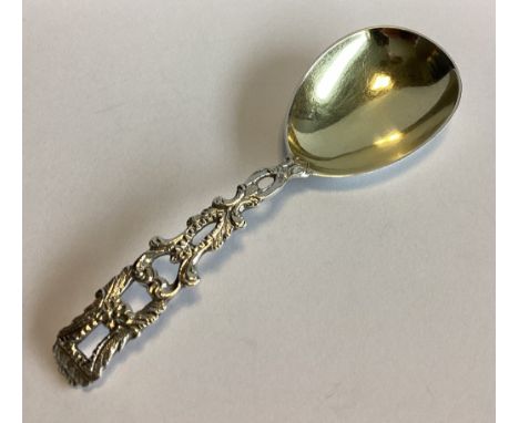 A large Victorian silver and silver gilt caddy spoon with chased decoration. London 1882. By SP. Approx. 17 grams.