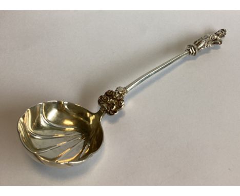A good large Victorian silver caddy scoop with fluted body. London 1892. By CSH. Approx. 29 grams.