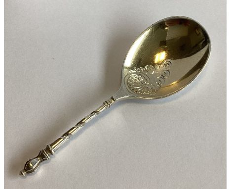 An attractive silver gilt caddy spoon with twisted stem. London 1877. By George Adams. Approx. 19 grams.