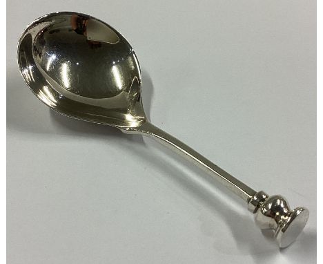 CHESTER: A good plain silver seal top caddy spoon. By S&I. Approx. 18 grams.