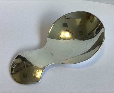 A good heavy plain silver caddy spoon in the Georgian style. London 1965. By WH. Approx. 16 grams.