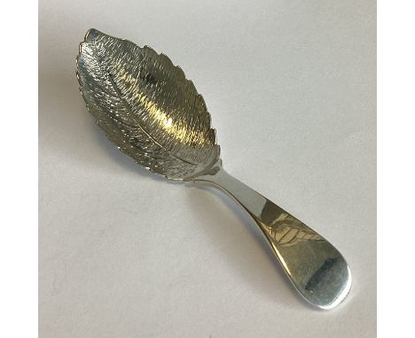 A good silver leaf-shaped caddy spoon with textured bowl in the Georgian style. London 1978. By JWP. Approx. 16 grams.