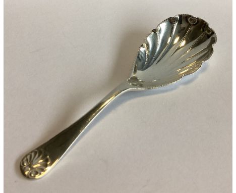 A good heavy silver caddy spoon of fluted design. Sheffield 1910. By JD&WD. Approx. 19 grams.
