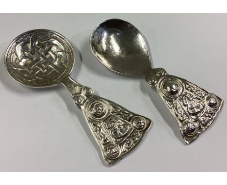 Two heavy tapering silver Iona pattern caddy spoons. Various dates and makers. Approx. 54 grams.
