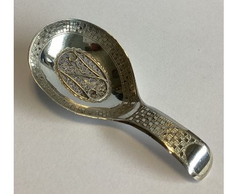 A good Georgian silver caddy spoon with filigree and bright-cut decoration. Birmingham 1806. by Samuel Pemberton. Approx. 9 g