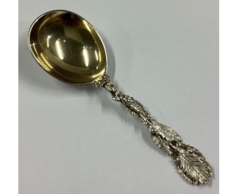 A heavy Victorian cast silver caddy spoon with leaf decoration. London 1887. By RS. Approx. 24 grams.