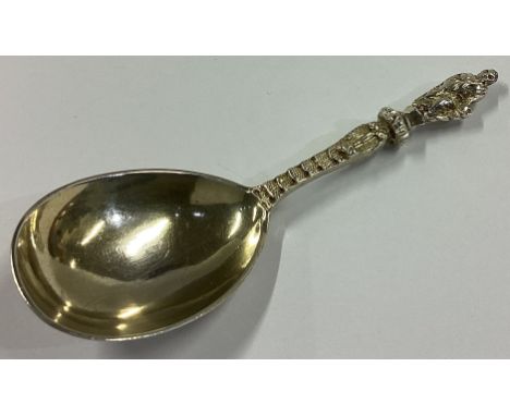 A fine quality silver gilt caddy spoon with cast decoration. London 1873. By H&H. Approx. 20 grams.
